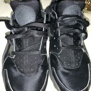 Nike black huaraches